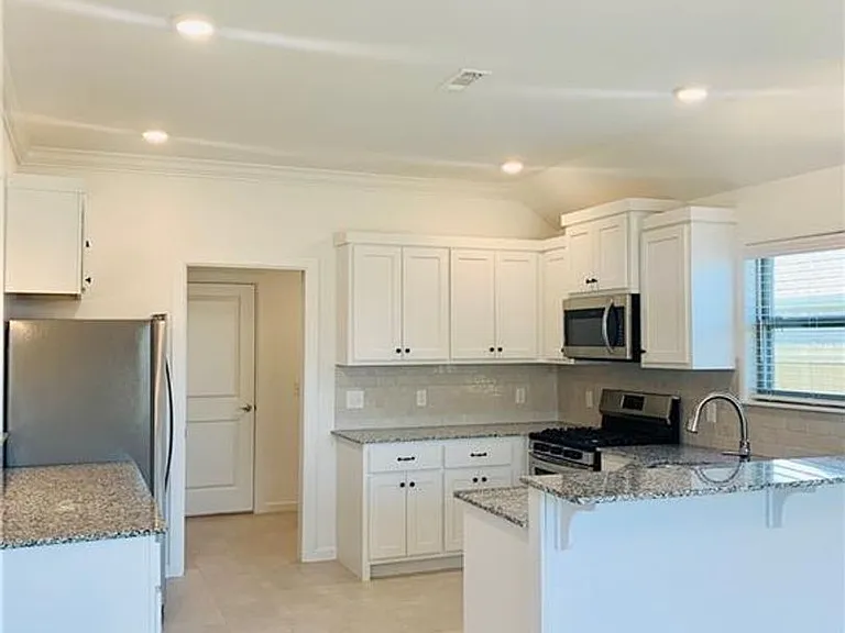 4304 W Newton Ave — Photo 4