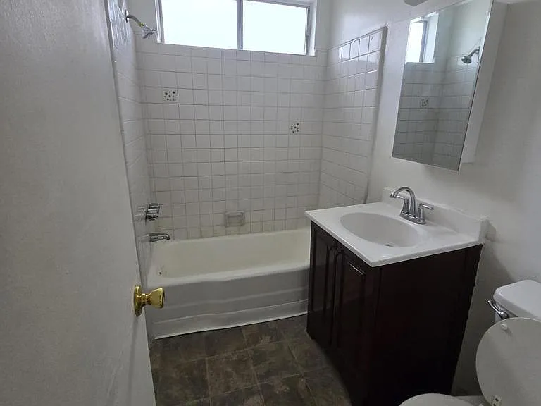 811 N Mariposa Ave #12 — Photo 5