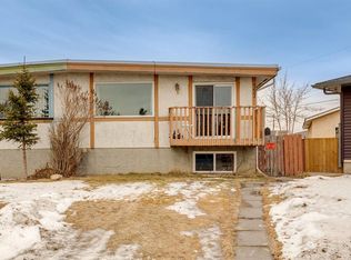 157 N Penbrooke Close SE, Calgary, AB T2A 3N9