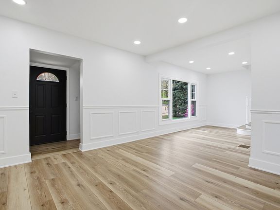 5th image of 2000 Maple Ave