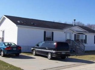 1118 Maple Leaf Ct, Charlotte, MI 48813