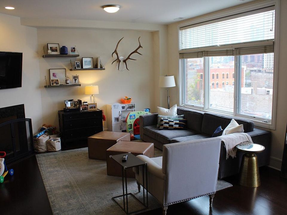 1st image of 711 W Grand Ave #404