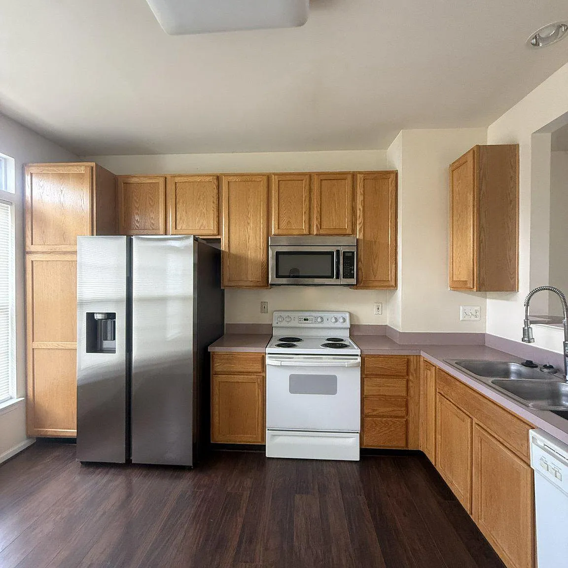 4 bed, 5.0 bath, 1688 sqft, $2,350 — Photo 4