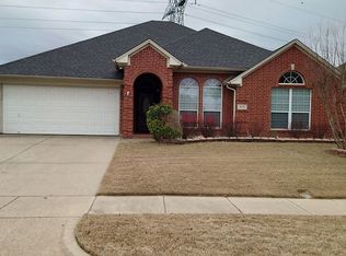 915 Parish Ct, Grand Prairie, TX 75052