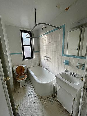 4th image of 49 Seaman Ave #D