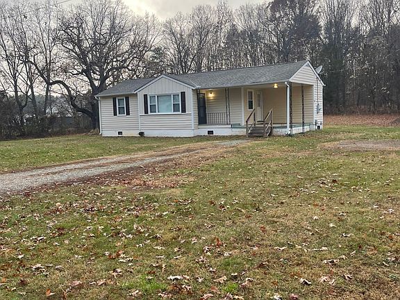 Driveway, large front and back yard