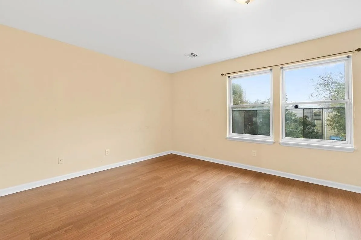 3 bed, 2.0 bath, 1200 sqft, $2,400 — Photo 4