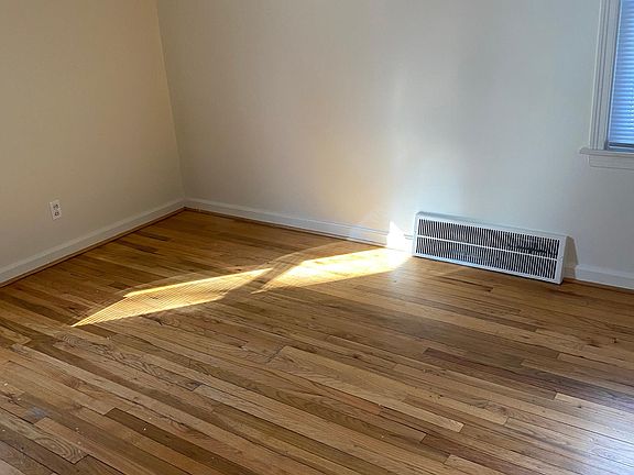 3rd image of 7651 Park Ln