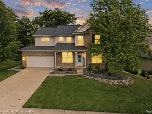 1842 Autumn Glen Dr, Howell, MI 48843
