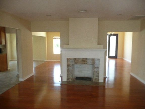 2nd image of 4520 Blackthorne Ave