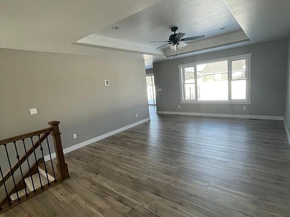 3rd image of 1927 Golden Gate WAY