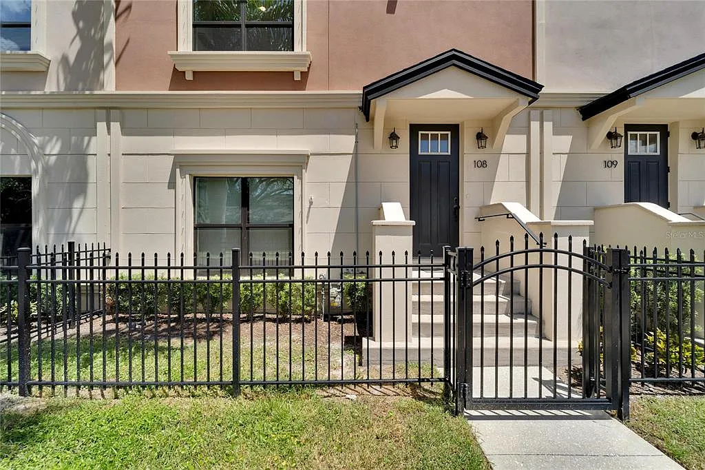 4 bed, 3.5 bath, 2210 sqft, $4,600 — Photo 4