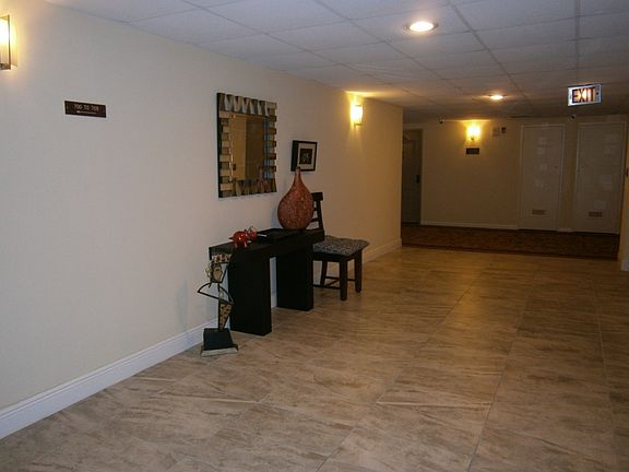 4th image of 4350 Hillcrest Dr APT 701