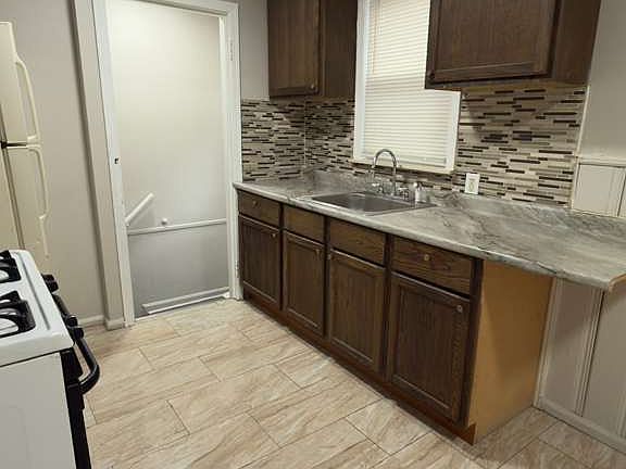 3rd image of 18285 Codding St