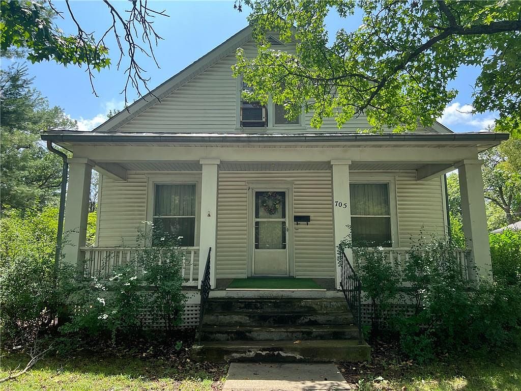 705 S Main St, Windsor, MO 65360 Zillow