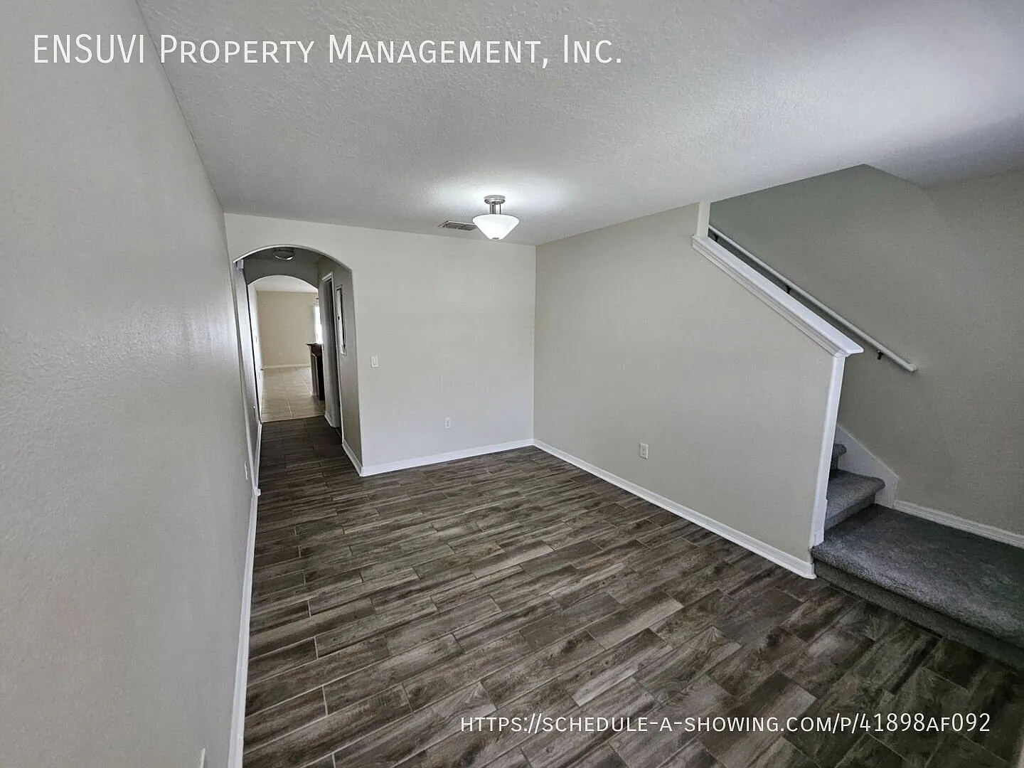 2 Bedroom 2.5 Bathroom Beautiful Townhouse — Photo 2