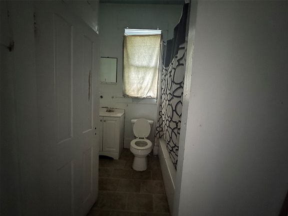 3rd image of 1913 Homan Ave