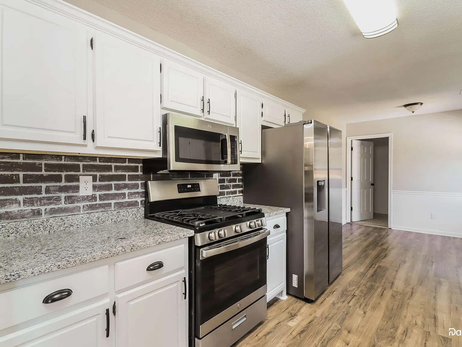 3 bed, 2.0 bath, 1944 sqft, $2,080 — Photo 4