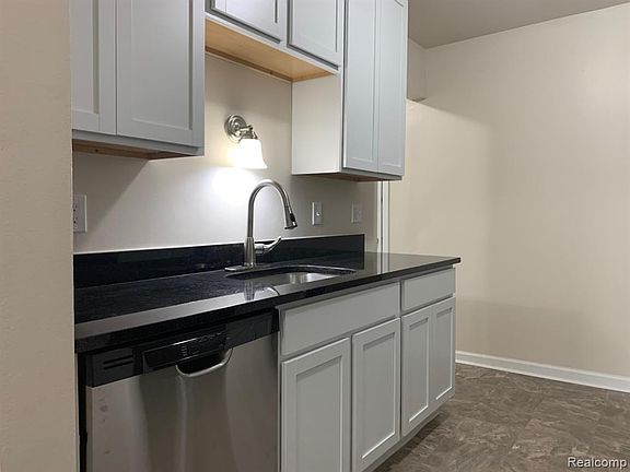 3rd image of 925 W Laprairie St #213