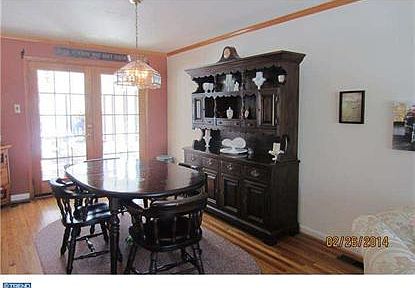 3rd image of 240 Cornwall Cir