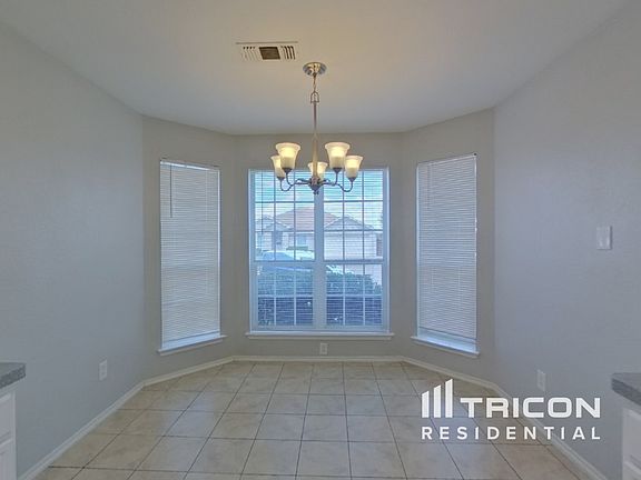 4th image of 6910 Meadow Bend Dr