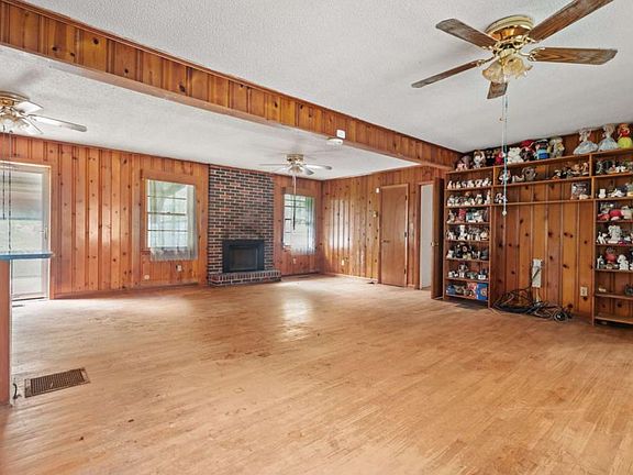 2nd image of 552 Old Bells Ferry Rd NE