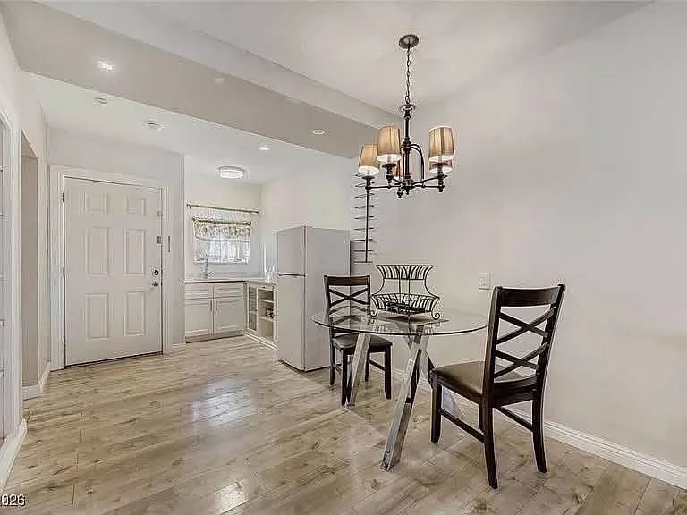1450 Comstock Dr — Photo 5