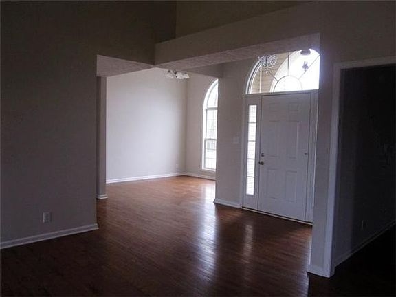4th image of 1621 Broad Cir
