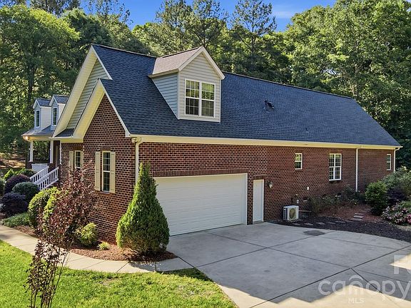 3rd image of 2043 Standing Timber Rd