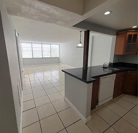 4th image of 2175 NE 170th St APT 105