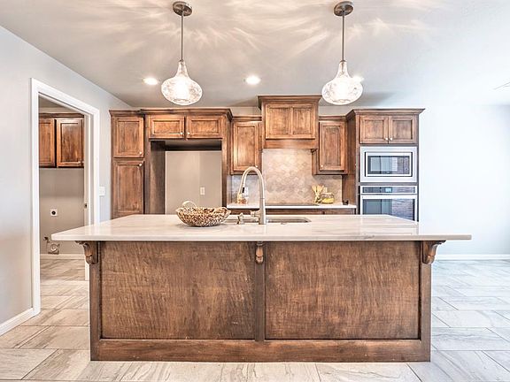 3rd image of 4400 Peach Tree