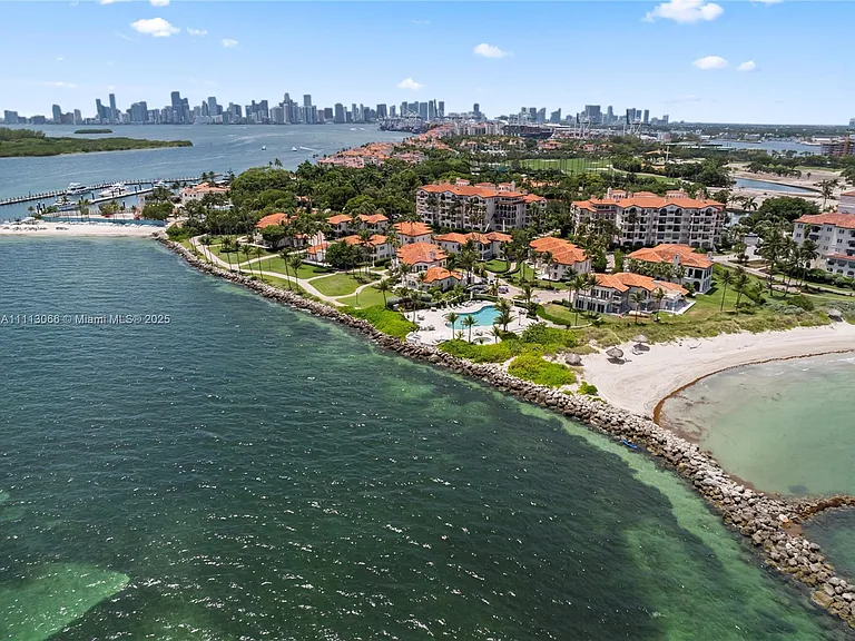 19143 Fisher Island Dr #19143 — Photo 10