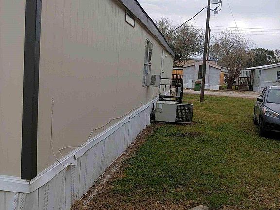 3rd image of 1504 N Winfree St #18