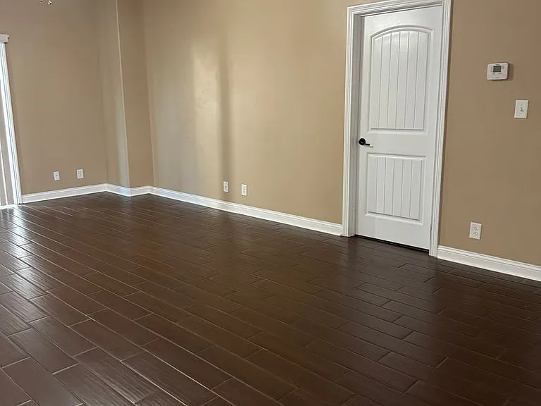 1701 Winterhaven Ct — Photo 24