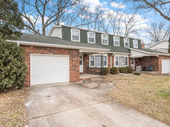 303 Somerset Dr, Valparaiso, IN 46383