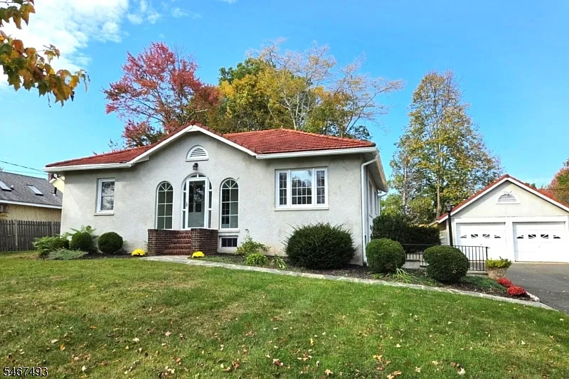 48 Bay St