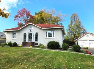 48 Bay St, Stirling, NJ 07980