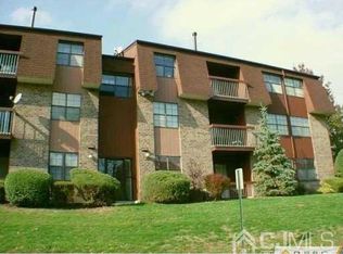 67B Golden Sq, Woodbridge, NJ 07095