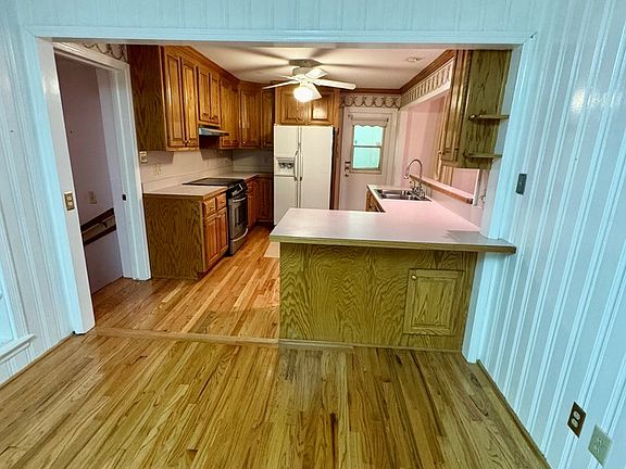 3rd image of 1001 Prince Ave