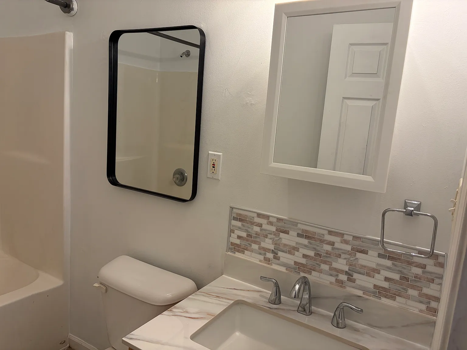 3 bed, 1400 sqft, $1,800 — Photo 2