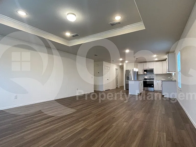 1315 Binfield Dr — Photo 6