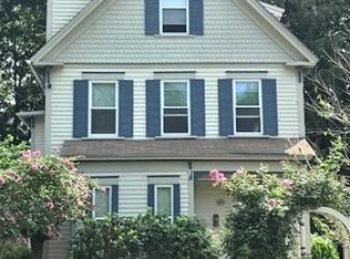 44 Billings St, Lowell, MA 01850