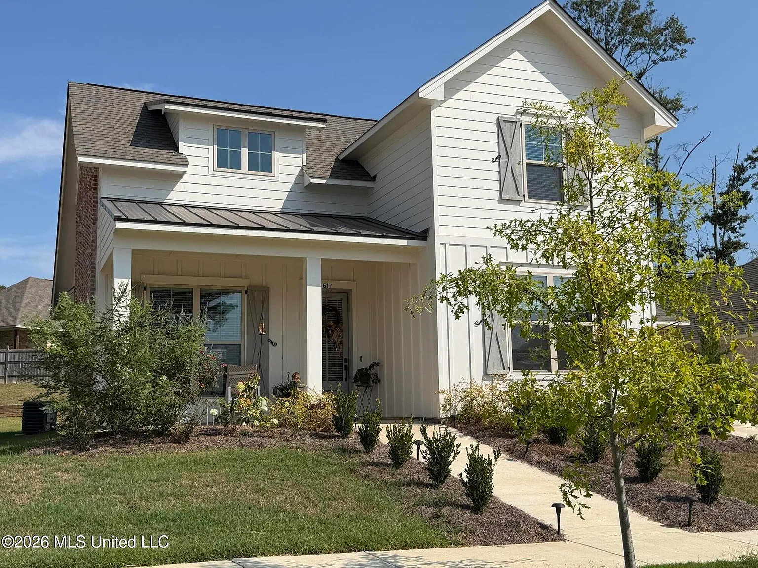 3 bed, 2.5 bath, 2072 sqft, $2,700 — Photo 2