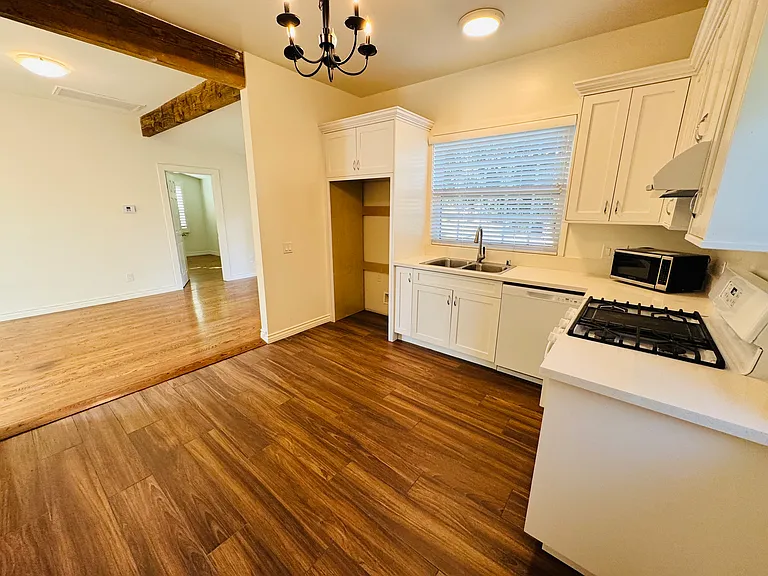 825 N Pasadena Ave — Photo 15