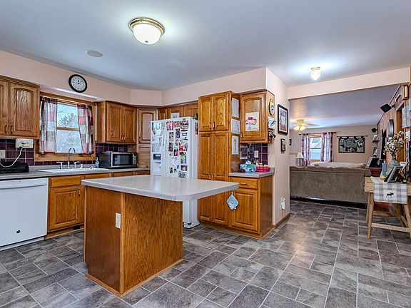 5th image of 625 Wilson St