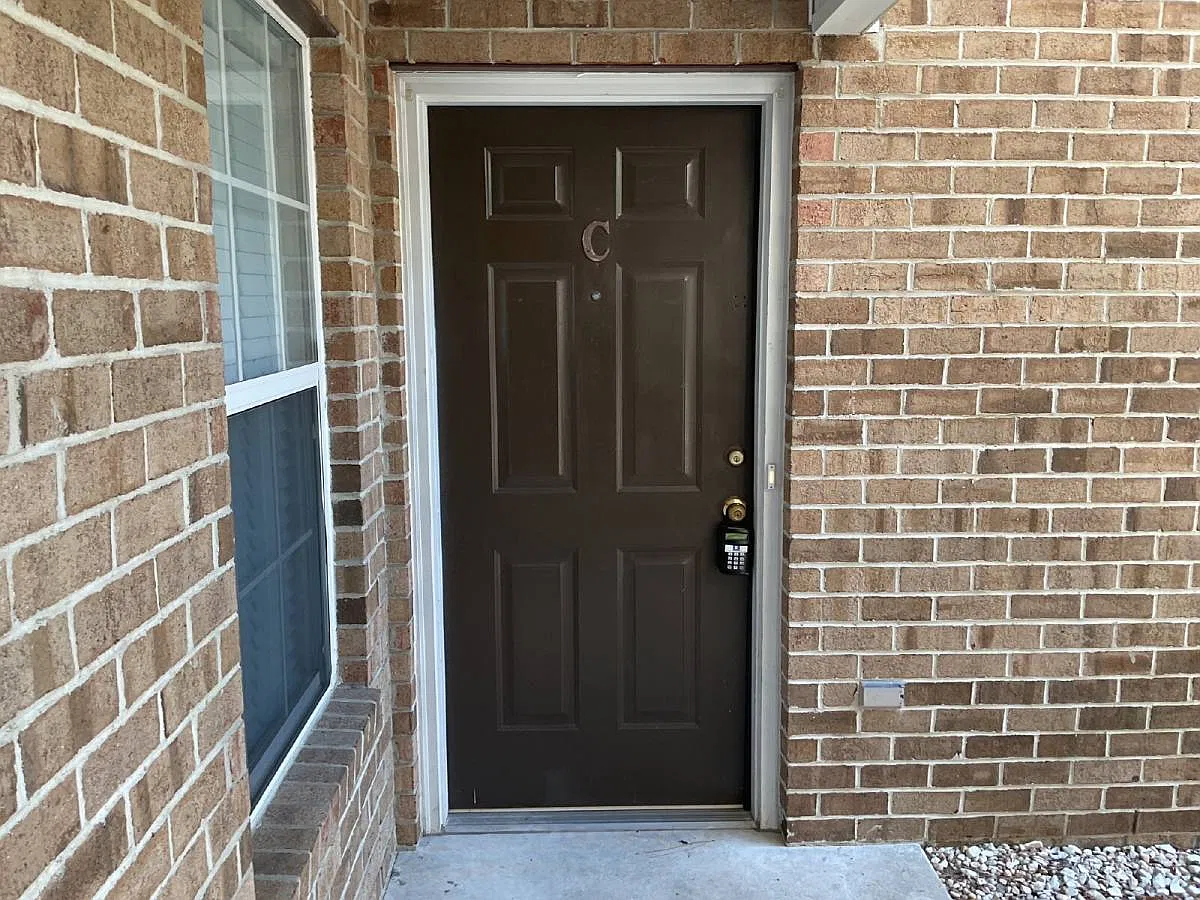 2804-C Mulberry Lane in Greenville, NC 27858 — Photo 2