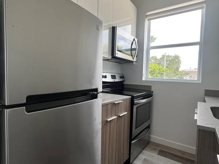 1818 SW 22nd Ave #11 — Photo 9