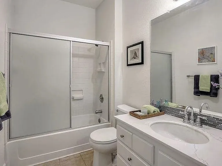 185 Lakeshore Ct — Photo 13