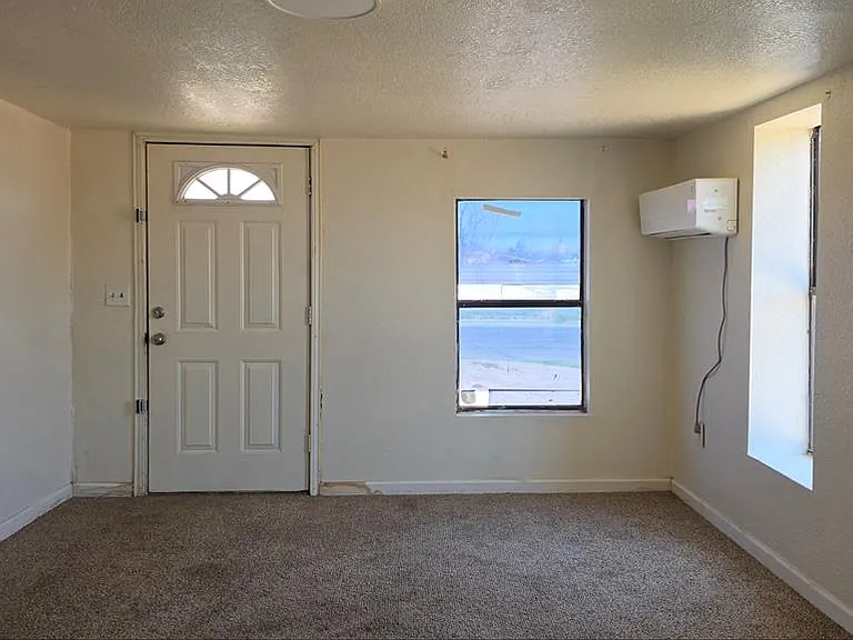 617 Drury Ln — Photo 4