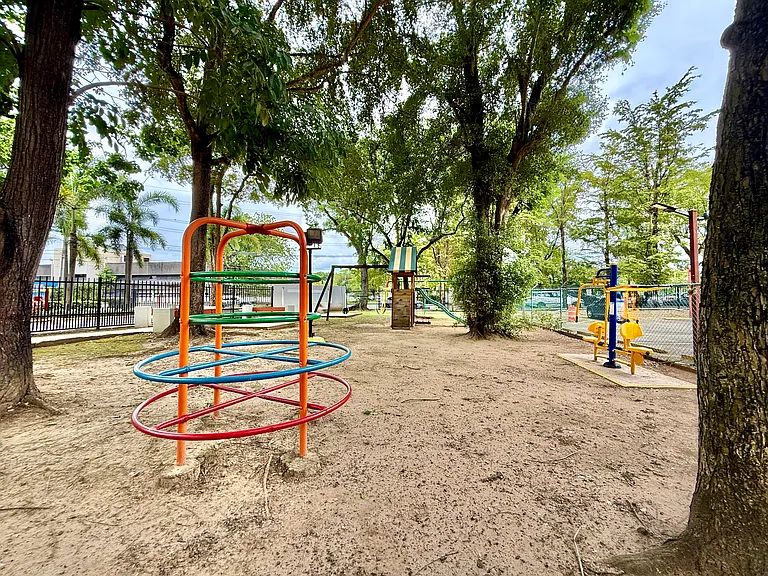690 Teniente Cesar Luis Gonzalez Ave — Photo 46